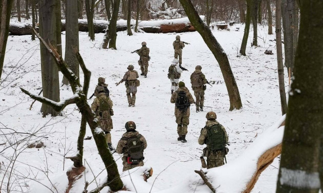 Ουκρανία: Νεκρός στρατιώτης μετά από βομβαρδισμούς - Μια ανάσα από τη γενική σύρραξη