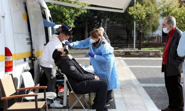 Greece confirms 9,596 new coronavirus infections, 67 deaths, 471 on ventilators in the last 24h