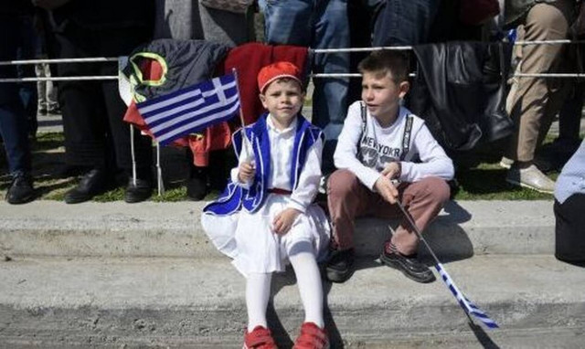 «Σβήνει» η Ελλάδα: Περισσότεροι θάνατοι απο γεννήσεις - Δραματική μείωση πληθυσμού