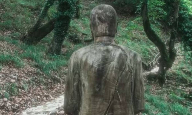 Μονοπάτι του Ασκληπιού: Το μυστηριώδες δάσος με τα δέντρα «που χορεύουν» (vid)