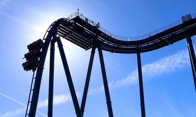 Βέλγιο: Αίσιο τέλος στην περιπέτεια επισκεπτών θεματικού πάρκου που εγκλωβίστηκαν σε τρενάκι