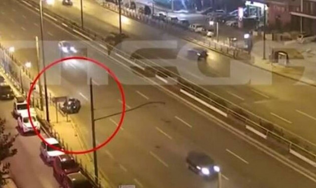 Τροχαίο ατύχημα στη Λεωφόρο Συγγρού: Από θαύμα δεν υπήρξε τραυματισμός (vid)