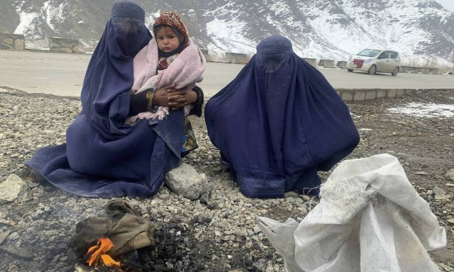 Αφγανιστάν: Οι γυναίκες δημόσιοι υπάλληλοι θα πρέπει να καλύπτουν το κεφάλι τους