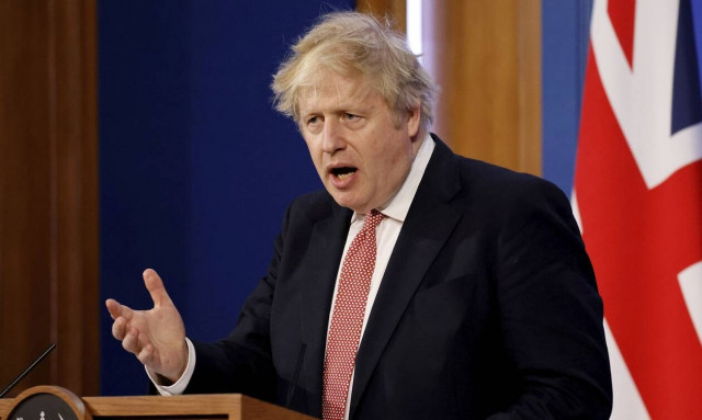Μπόρις Τζόνσον: Τρελάθηκε και αίρει όλα τα μέτρα για τον κορονοϊο; Το σκεπτικό της πλήρους χαλάρωσης