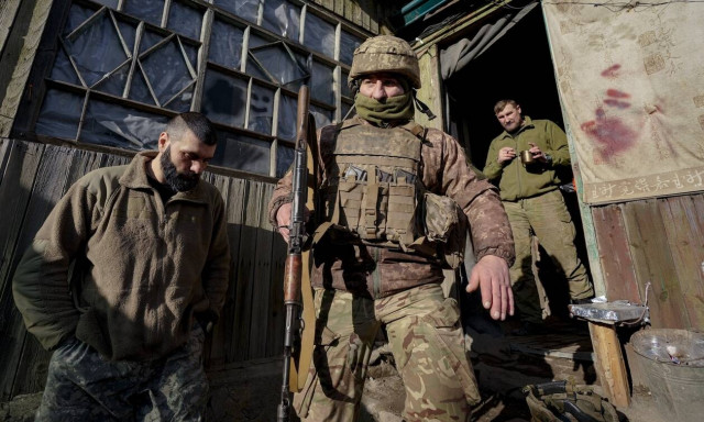 Κρίση στην Ουκρανία: Η Ρωσία αδιαφορεί για τις κυρώσεις – Η Γερμανία παγώνει τον Nord Stream 2