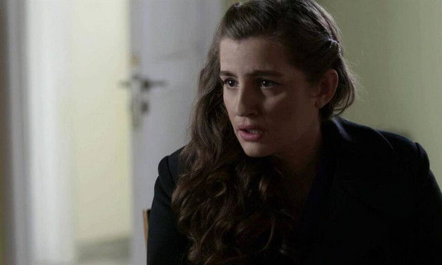 Άγριες Μέλισσες - Επόμενα επεισόδια: Η Ελένη θα αποκαλύψει στον Λάμπρο ένα μεγάλο μυστικό