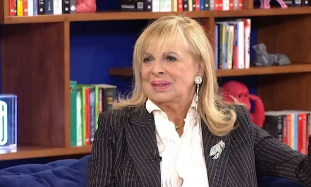 Άννα Φόνσου: Η αποκάλυψη για τη Βουγιουκλάκη - «Μου έσκισαν το νυφικό επειδή ήταν δίπλα μου»