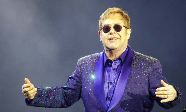 Τρόμος στον αέρα για τον Έλτον Τζον: Το αεροπλάνο του παρουσίασε βλάβη σε ύψος 10.000 ποδών