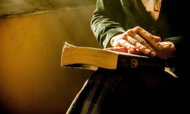 Πάτρα: Ηλικιωμένη πλήρωσε 22.000 ευρώ ένα τηλεφώνημα - Την έπεισαν να τα πετάξει από το μπαλκόνι