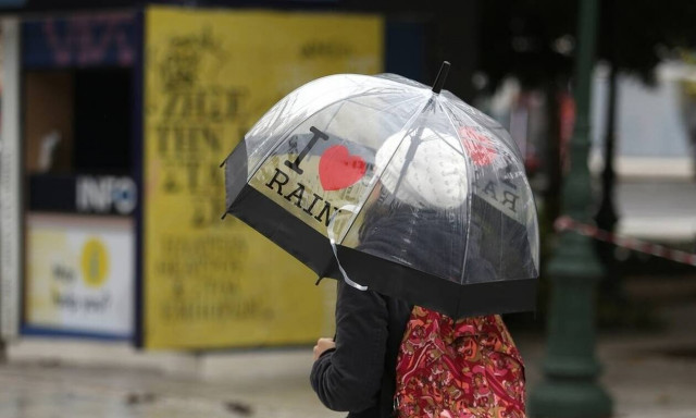 Καιρός meteo: Συννεφιασμένη Τσικνοπέμπτη με βροχές και καταιγίδες