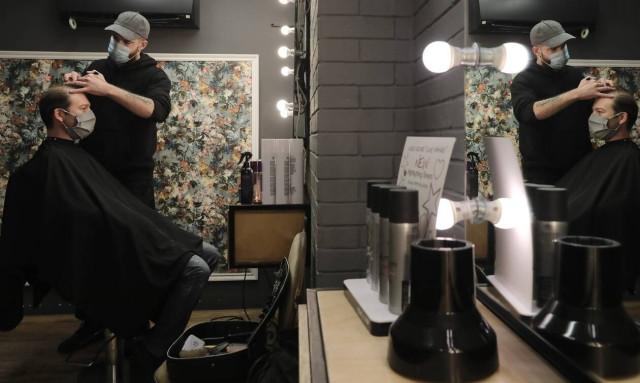 Θεσσαλονίκη: Ληστεία σε κομμωτήριο με λεία… αμπούλες για την τριχόπτωση!