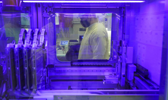 Έρευνα: Η μετάλλαξη Όμικρον «θωρακίζει» από μόλυνση με την «Όμικρον 2»