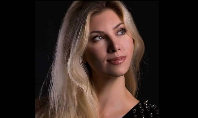 Ρωσία: Καλλονή παραμορφώθηκε από τις πλαστικές - Δεν μπορεί να κλείσει τα μάτια της (pics)