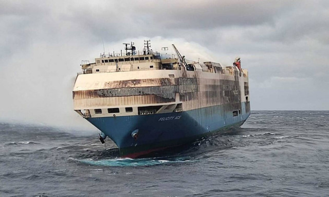 Ολική καταστροφή για τα αυτοκίνητα στο Felicity Ace