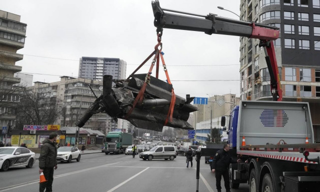 Πόλεμος στην Ουκρανία: Νεκρό ένα αγόρι από βομβαρδισμό πολυκατοικίας στο Χάρκοβο