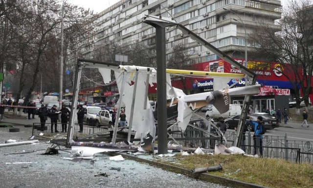 Εισβολή στην Ουκρανία: Ρωσικό «σφυροκόπημα» από τρεις πλευρές - Κρίσιμες οι επόμενες ώρες