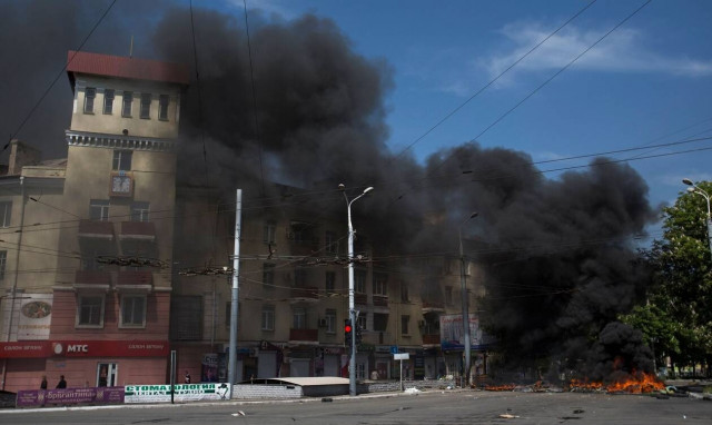 Πόλεμος στην Ουκρανία: Τον πρώτο νεκρό από τους βομβαρδισμούς ανακοίνωσε το Κίεβο