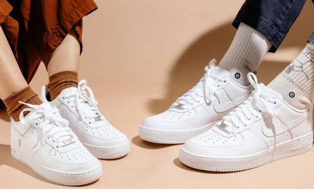 Πώς θα κάνεις τα άσπρα παπούτσια να δείχνουν σαν καινούργια