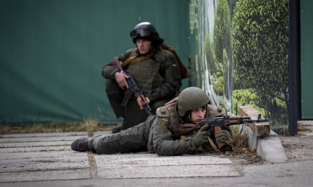 Πόλεμος στην Ουκρανία: Ολομέτωπη η ρωσική επίθεση - Εκρήξεις κοντά στο προεδρικό μέγαρο