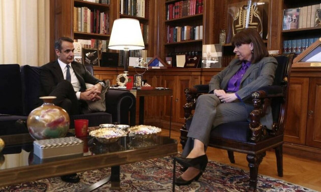 Μητσοτάκης σε Σακελλαροπούλου: Θα ενημερώσω τη Βουλή την Τρίτη για την Ουκρανία