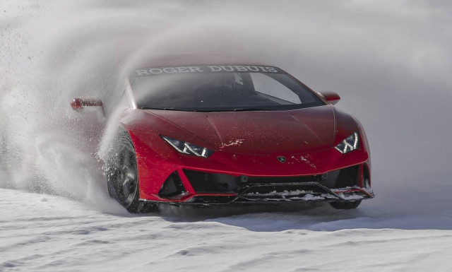 Όλες οι Lamborghini πάνε για… σκι