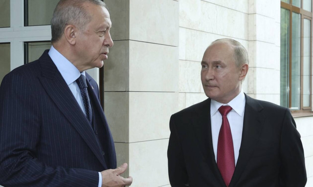 Πόλεμος στην Ουκρανία: «Θρίλερ» με τα στενά του Βοσπόρου - Διαψεύδει τον Ζελένσκι η Τουρκία