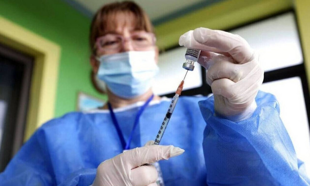 Κορονoϊός: Ξεκίνησαν οι επιδόσεις προστίμων στους άνω των 60 που δεν εμβολιάστηκαν