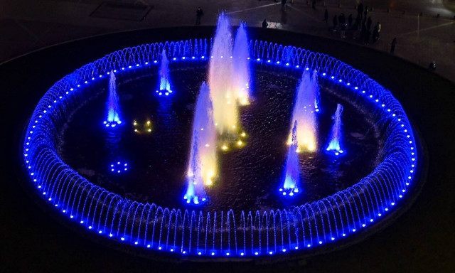 Ουκρανία: Όλη η Ευρώπη στο πλευρό της - Τα εμβληματικά σημεία που φωτίστηκαν στα χρώματά της