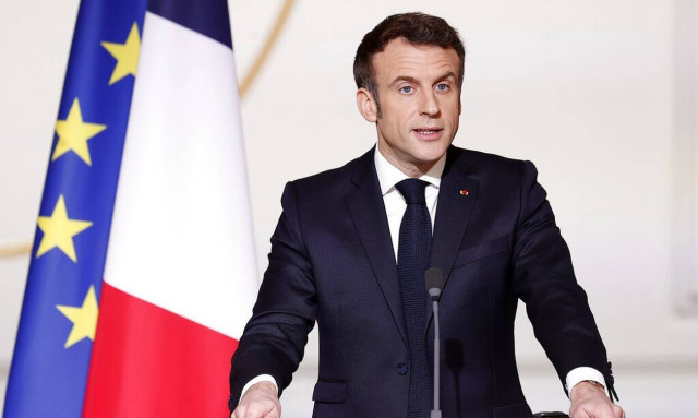 Μήνυμα Μακρόν στα ελληνικά: «Δεν είναι μόνο ο λαός της Ουκρανίας που πενθεί σήμερα...»