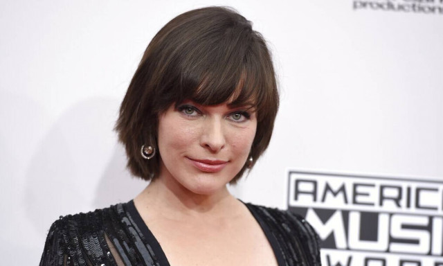 Μίλα Γιόβοβιτς: Συντετριμμένη και άναυδη η ηθοποιός από την ρωσική εισβολή