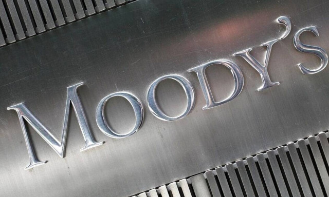 Πόλεμος στην Ουκρανία: Οι οίκοι αξιολόγησης Moody’s, S&P, Fitch υποβαθμίζουν Ρωσία και Ουκρανία