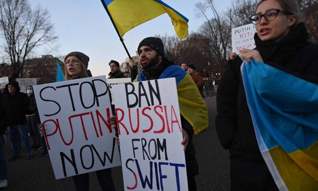 Πόλεμος στην Ουκρανία: «Στοχευμένο» περιορισμό του SWIFT για τη Ρωσία επιδιώκει η Γερμανία