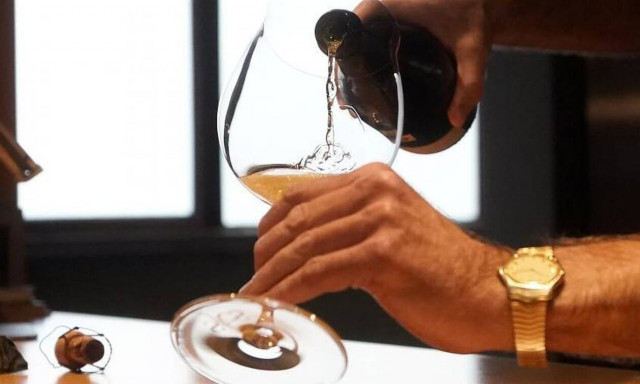 Συναγερμός στην Κύπρο: Έδιναν σαμπάνιες με έκσταση- Περιστατικά δηλητηρίασης