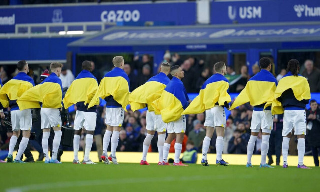 Πόλεμος στην Ουκρανία: Δάκρυσαν Ζιντσένκο, Μικολένκο – Με ουκρανικές σημαίες στο Έβερτον – Σίτι