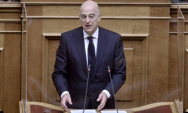 FM Dendias holds teleconference with Greek diplomats in Ukraine