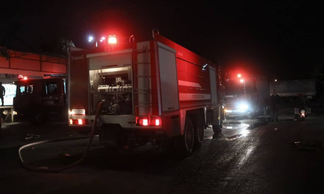 Φωτιά σε διαμέρισμα στο Παγκράτι - Χωρίς τις αισθήσεις του ανασύρθηκε άνδρας