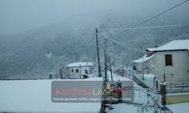 Κακοκαιρία Μπιάνκα: Πυκνή χιονόπτωση στην Καρδίτσα (vid)