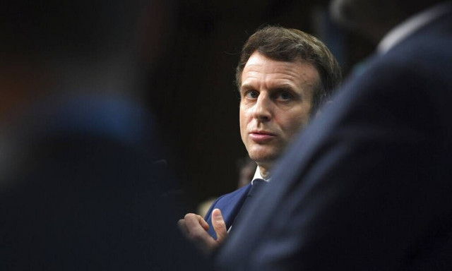 Ο Μακρόν ζήτησε από τον Λουκασένκο την απόσυρση των ρωσικών στρατευμάτων από το έδαφος της χώρας του