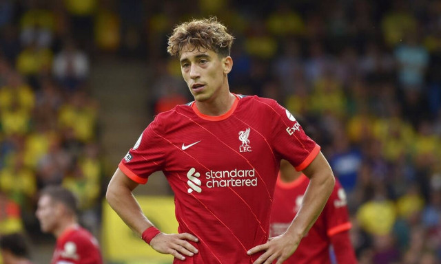 Κώστας Τσιμίκας: Ο τρίτος Έλληνας που κατακτά τρόπαιο στην Αγγλία - Το γιόρτασε με «τρελό» χορό (vd)