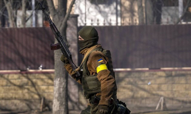 Πόλεμος στην Ουκρανία: Το Βουκουρέστι στέλνει καύσιμα και πυρομαχικά στο Κίεβο