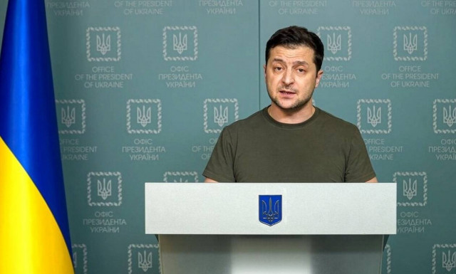 Πόλεμος Ουκρανία: Μεταφράστρια της Welt «λύγισε» στον αέρα την ώρα που μετέφερε μήνυμα του Ζελένσκι