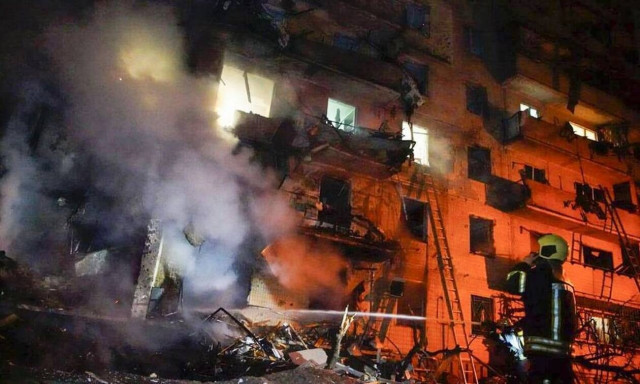 Πόλεμος Ουκρανία: Σφίγγει ο κλοιός γύρω από το Κίεβο - Φτάνει ρωσικό κομβόι, ολονύχτιο σφυροκόπημα