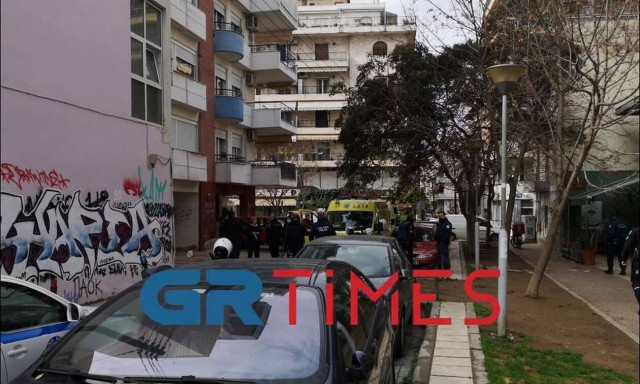 Θεσσαλονίκη: Γυναίκα έπεσε από τον πέμπτο όροφο πολυκατοικίας και έχασε την ζωή της