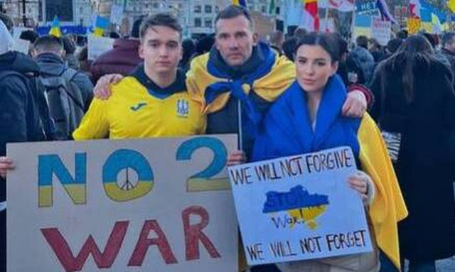 Πόλεμος στην Ουκρανία: Ο Αντρέι Σεβτσένκο σε διαδήλωση κατά της εισβολής της Ρωσίας