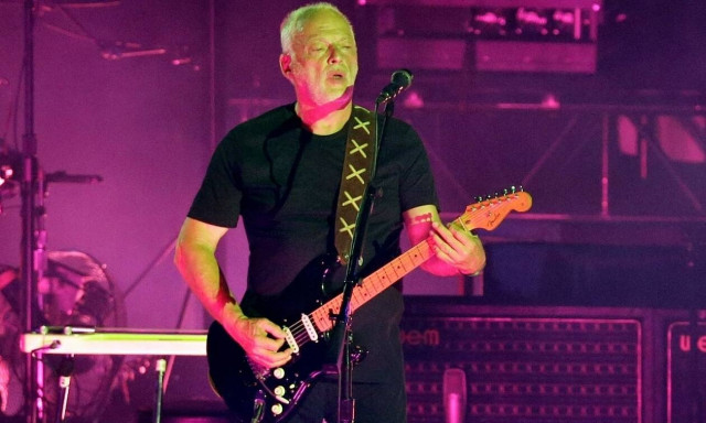 Πόλεμος στην Ουκρανία - Ντέιβιντ Γκίλμουρ: «Ρώσοι στρατιώτες σταματήστε να σκοτώνετε τα αδέρφια σας»