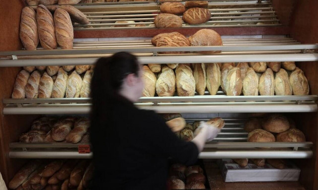 Αυξήσεις που αγγίζουν το 100% σε σιτάρι και κριθάρι στην Ελλάδα εξουδετερώνουν το κυβερνητικό πλαφόν