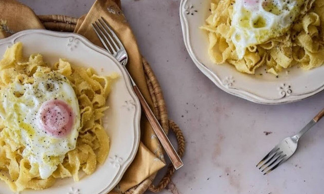 Μανιάτικη τσουχτή: Το τέλειο πάντρεμα ζυμαρικού με αβγά