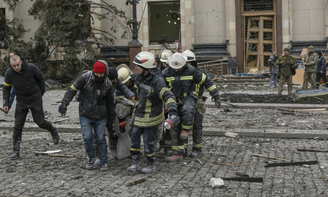 Πόλεμος στην Ουκρανία: Τα τελεσίγραφα η νέα τακτική – Μάχες στη Μαριούπολη, οβίδες στην Οδησσό