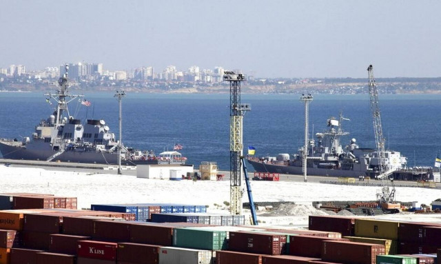 Ουκρανία: Φορτηγό πλοίο βυθίζεται στα ανοικτά της Οδησσού ύστερα από έκρηξη