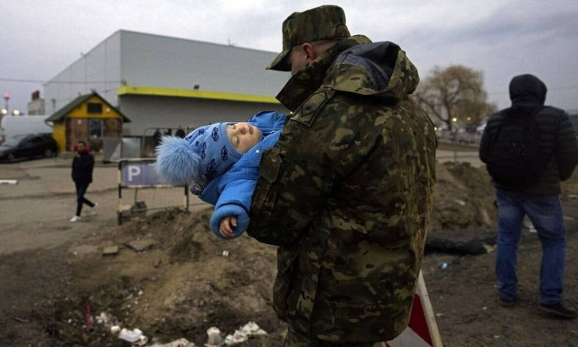 Ουκρανία: Οδοφράγματα στο Κίεβο, μαίνονται οι μάχες - Μια εβδομάδα εμπόλεμης κόλασης